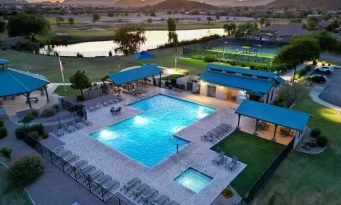 San Tan Valley Maison | Spectacular Golf Getaway and Fun in the Sun in Johnson Ranch!