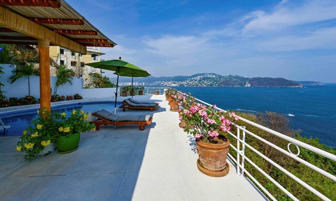 Caleta Maison | Spectacular Views From Casa Belza
