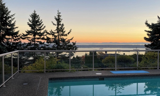 West Vancouver Maison | Spectacular Oceanview Home with Private Pool !