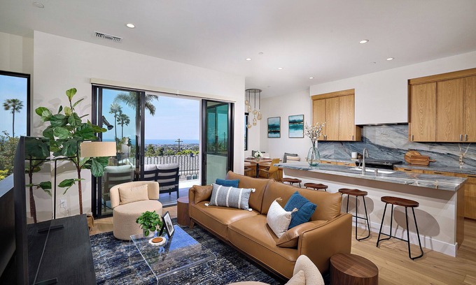 Olde Carlsbad Appartement | Spectacular Ocean Views, 2-bedroom ADU for high-end living.