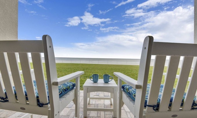 East Wind South Copropriété | Condo en bord de mer * WiFi et parking gratuits * Piscine * Vélos * Court de tennis * Fournitures de plage * AC