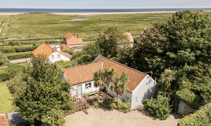 Salthouse Maison | Spectacular sea and marsh views