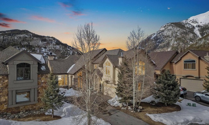 East Village at Copper Maison | Superbe 6BR 6BA ski in ski out terrain de golf Accueil! Bain à remous - vue sur la montagne