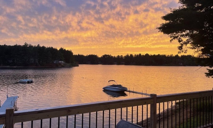 Lochmere Maison | Spectacular Sunsets on Silver Lake