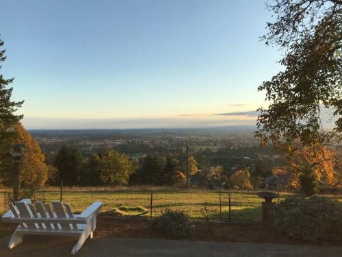 Newberg Maison | Spectacular Valley View in Wine Country