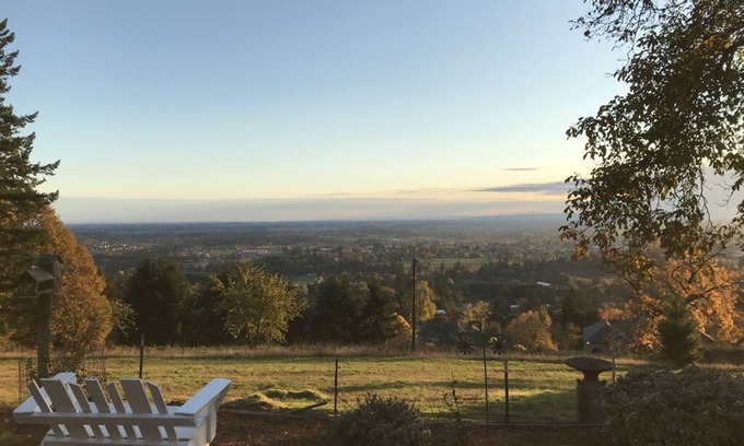 Newberg Maison | Spectacular Valley View in Wine Country