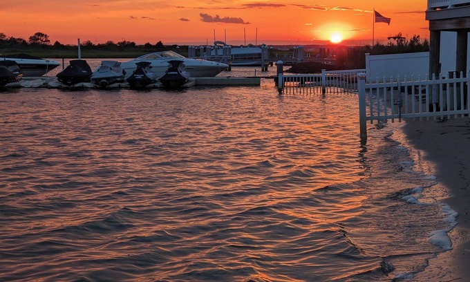 Seaside Heights Maison | SPECTACULAR VIEWS & AMAZING SUNSETS at this unique SSH/Ortley waterfront rental