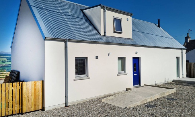 Culbokie Maison | Spectacular views of Ben Wyvis and the Cromarty Firth