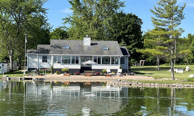 Alpena Maison | Spectacular Views of Long Lake