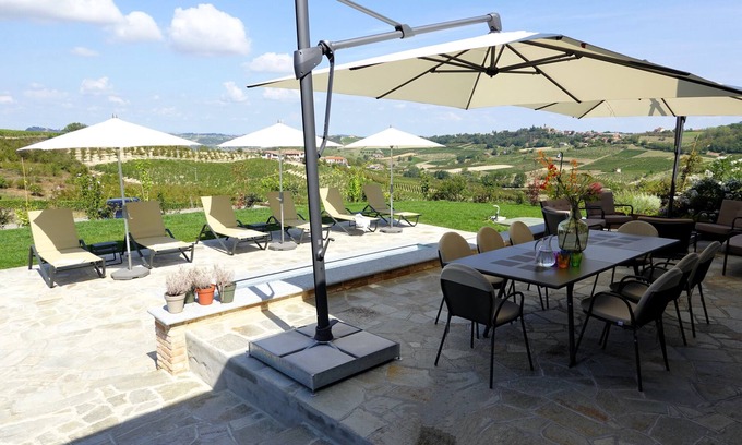 Costigliole d'Asti Autre | Spectacular villa with private pool and views on the vineyards and the alps