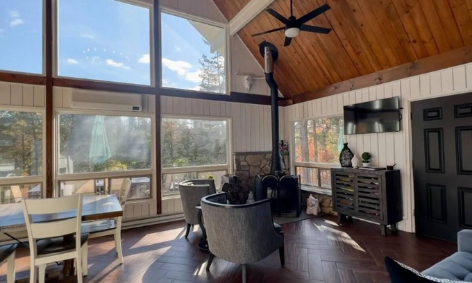 Athens Maison | Spectacular Waterfront Lake Home, near Hunter & Windham mountain’s