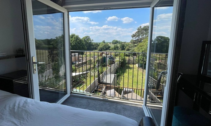 Braintree Maison | Spencer Square- A lovely 2 bedroom property in Bocking with cats