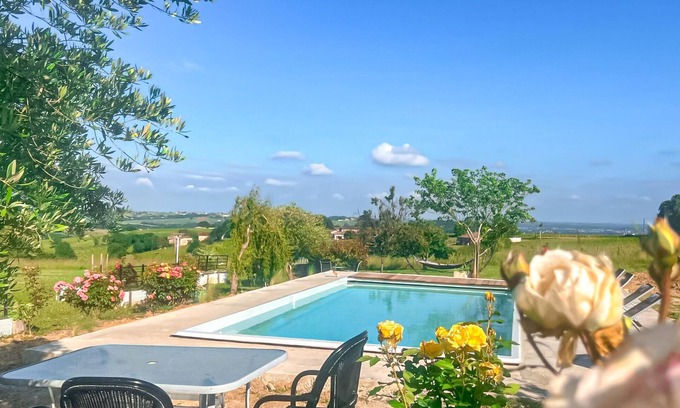 Sainte-Croix-Du-Mont Maison | Spend a peaceful holiday in this holiday home in relaxed surroundings.