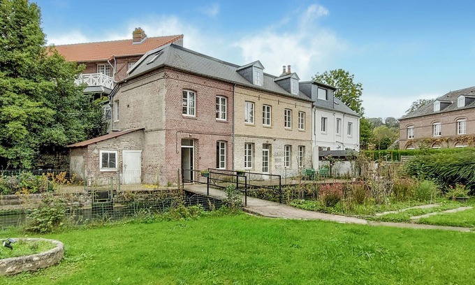 Martin-Eglise Maison | Spend a wonderful vacation in a comfortable vacation home with historical flair.
