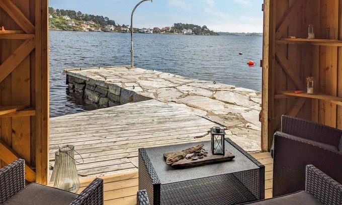 Kolbjørnsvik Maison | Spend an undisturbed vacation in this vacation home with a view of the fjord.