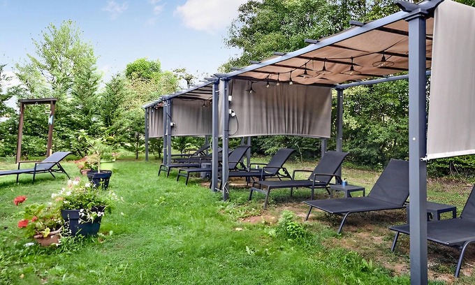 Cormatin Maison | Spend an unforgettable vacation in this inviting vacation home with pool.