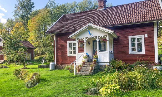 Rimforsa Maison | Spend an unforgettable vacation in this inviting cottage near the lake!