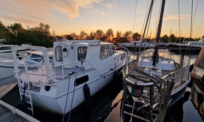 Heerenveen Location De Bateaux | Spend the night on a boat near Sneek, Joure & Heerenveen