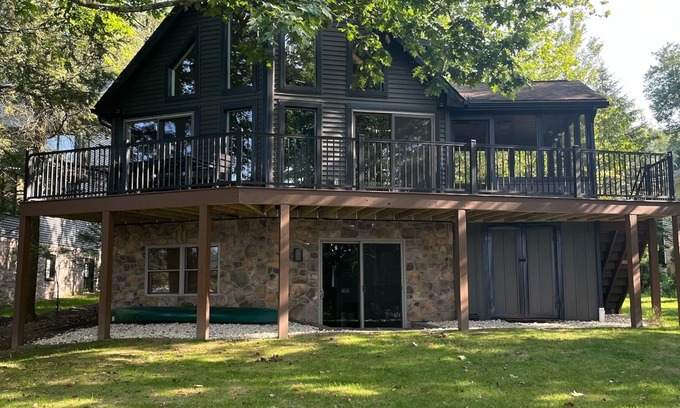 Drums Cabine | 5-bedroom LAKEFRONT cabin! New listing! Fishing and kayaking from the backyard!