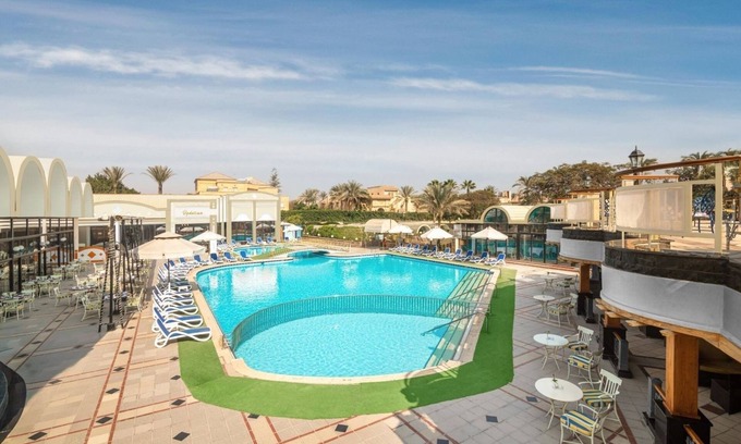 Wadi El Natrun Station Balnéaire | Sphinx Whispers & Sunset Swims: 4 Comfortable Rooms Steps from Timeless Wonders
