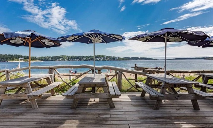 Phippsburg Maison | Spinneys Guesthouse & Beach Cottages