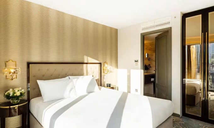 Portsoken Hôtel | Spitel Fyeld Junior Suite at Hotel Saint—East End London Views!