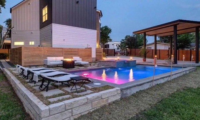 Galindo Maison | Splash Manor! Heated Pool, Gym, and Shuffleboard Table