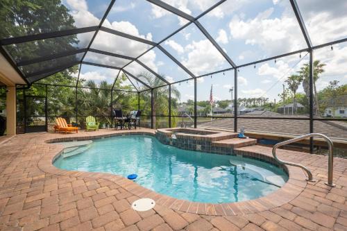 Palm Harbor Maison | Splashing Dolphins