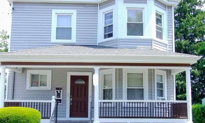 West Codman Hill - West Lower Mills Appartement | Charming 3 Bedrm-15 minutes drive to Longwood Medical Area & So Much More!