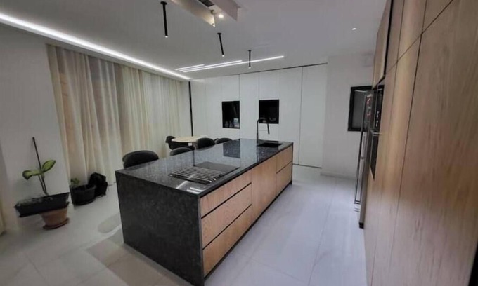 Le Piol Appartement | Splendid apartment, nice quality fittings, air-co.
