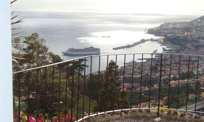 Sao Goncalo Appartement | Vue Splendide! Chaleureux appartement, jardin et barbecue!