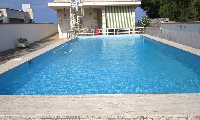 Torre Suda Villa | Splendide villa sur la mer avec une grande piscine confortable et calme adaptée aux groupes