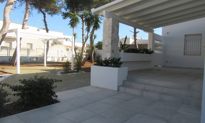 Torre Lapillo Villa | SPLENDIDE VILLA AVEC PINETA À QUELQUES MÈTRES DE LA MER