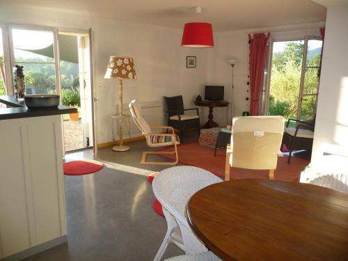 Montjoie-en-Couserans Appartement | Splendide vue Pyrénées, Rez de jardin 2 chambres