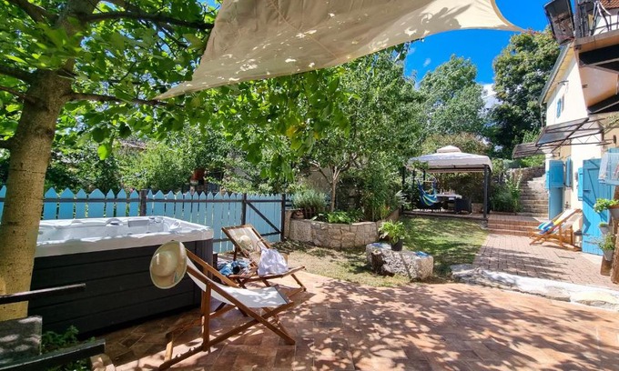 Lupoglav Maison | Spod Korit - Brgudac, Opatija with hot tub and free parking
