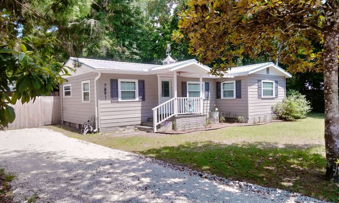 Floral City Maison | Spokes on Oaks, just 400 ft from the Withlacoochee Trail