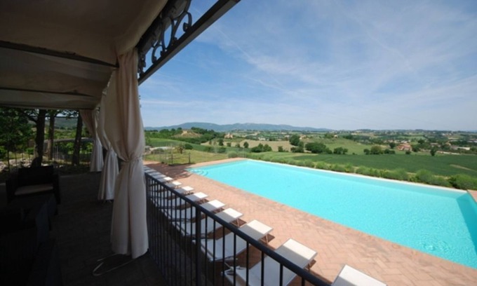 Spoleto Appartement | Spoleto au bord de la piscine, apt. 2 - vue magnifique, à seulement 1 km du vieux village