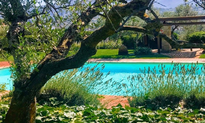 San Brizio Villa | SPOLETO TRANQUILITA + PISCINE. SLEEPS 20. SPOLETO CENTRE 15 MINS