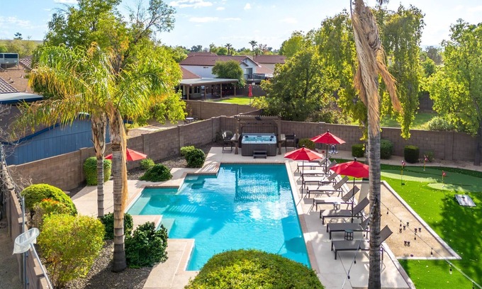 Oakhollow Maison | Sport Court Pool Hot Tub Pool Table Fire Pit Games