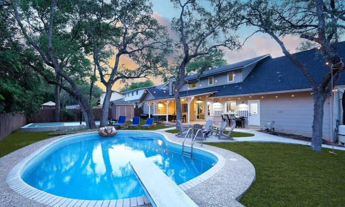 Vance Jackson Maison | Sportscourt & Pool! Indoor Slide~Games~ Family Fun