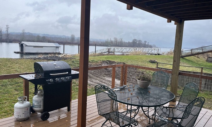 Clatskanie Maison | Columbia Cottage - Waterfront/Dock