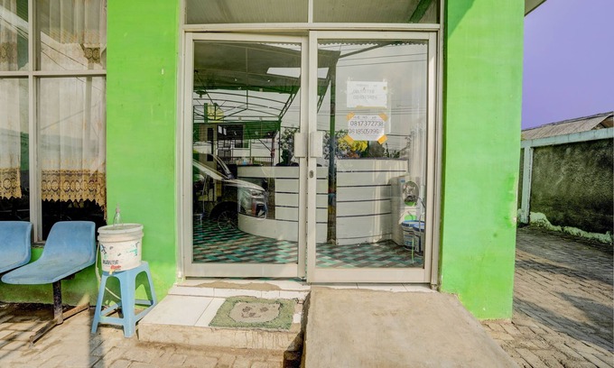 Gresik Hôtel | SPOT ON 92876 Homestay Kedamean
