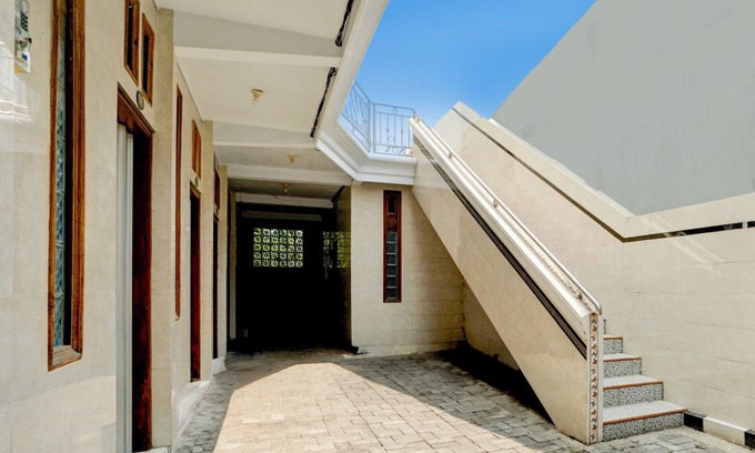 Gresik Hôtel | SPOT ON 93149 Karman's Sari 1 Homestay Syariah
