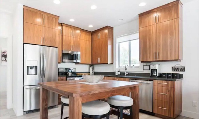 Mississippi District Maison | Spotless Modern Steps from the Best Shops and Restaurants.