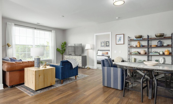 Olde Towne East Appartement | Topiary Penthouse | Garage Parking | Elevator!