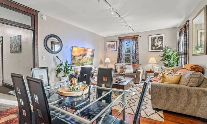 Swarthmore Appartement | Sprawling 3B/1B Swarthmore Gem w/ Sunroom in Town Center w/ Parking!!