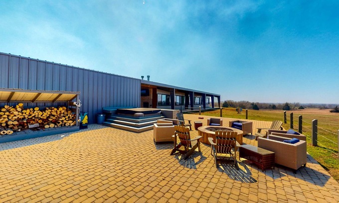 Pawnee County Cabine | Sprawling retreat with two lodges, entertainment