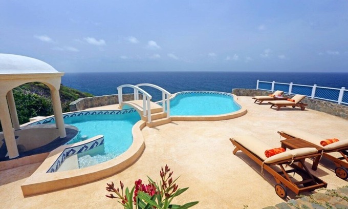 Sea Breeze Hills Villa | Villa tentaculaire avec vue imprenable sur la mer
