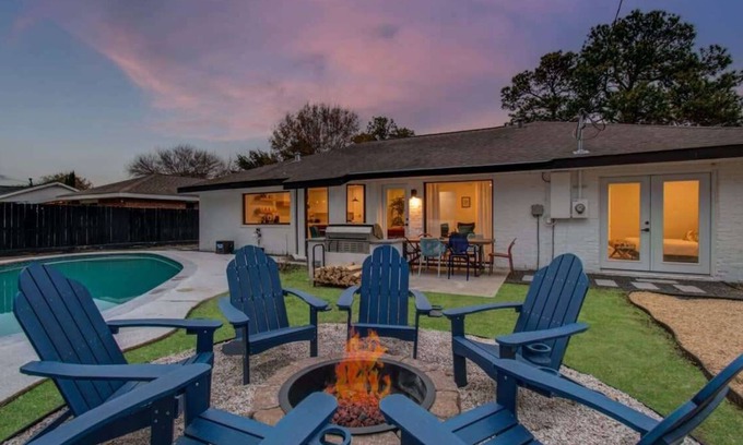 Spring Branch Central Maison | Spring Branch Paradise, 4-BD Backyard Pool Oasis