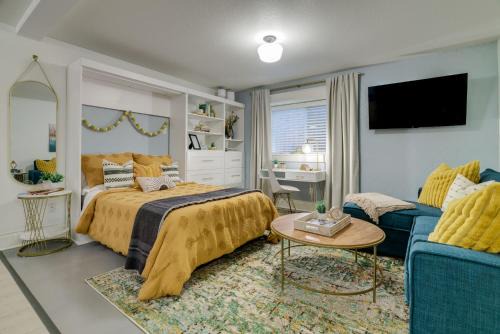 University Park Appartement | !Spring Deals! Bright & Cozy Modern Studio, Fast WiFi, Quiet, Walkable to University of Portland